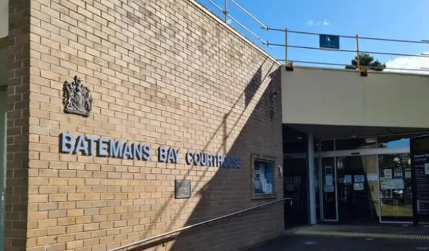 新州男子涉酒駕撞車,被抓時試圖掐死警察!數人合力才將其逮捕 新州男子涉酒駕撞車,被抓時試圖掐死警察!數人合力才將其逮捕