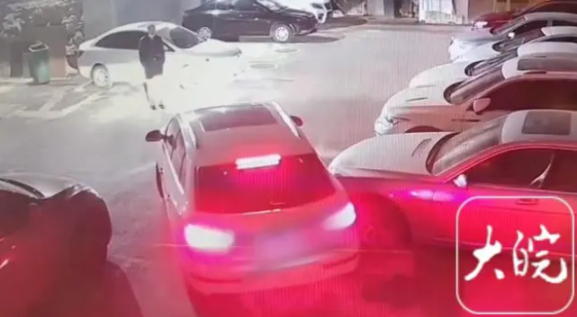 吃醉蟹、甩鍋代駕、棄車逃跑……民警遇到的那些離譜酒駕現場 吃醉蟹、甩鍋代駕、棄車逃跑……民警遇到的那些離譜酒駕現場