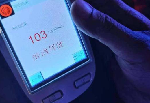 圖省事駕車上路,男子家門口被查出醉駕 圖省事駕車上路,男子家門口被查出醉駕