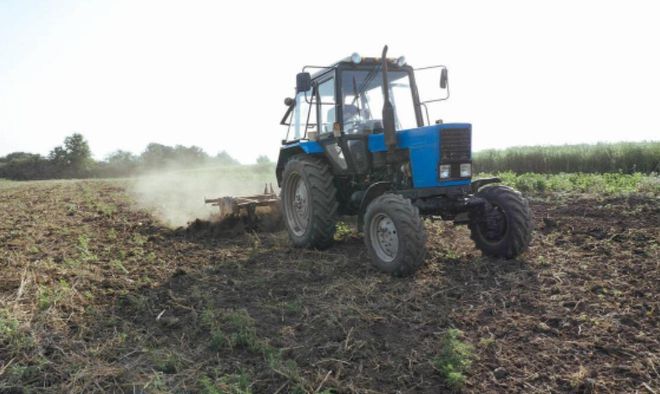 男子在自家農田中酒駕，被吊銷執(zhí)照罰款2000，男子不服告上法庭！